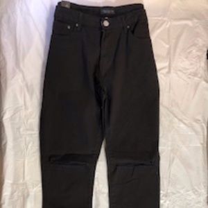 knee Cut Jeans